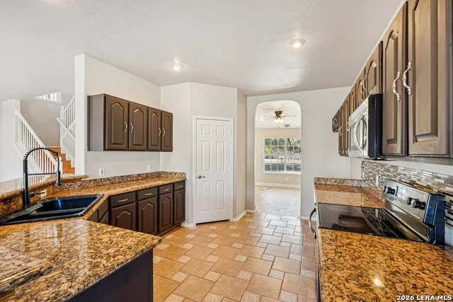 301 County Road 6862 Natalia, TX 78059