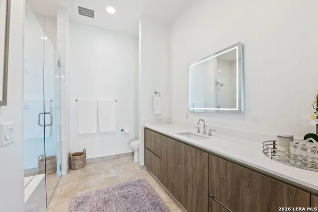 123 Lexington #APT 1410 San Antonio, TX 78205