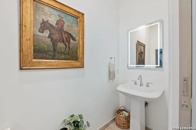123 Lexington #APT 1410 San Antonio, TX 78205