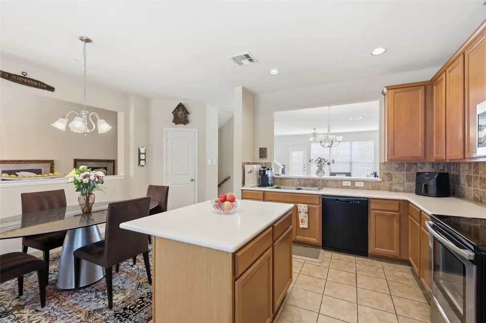 1431 Chase Lane Irving, TX 75063