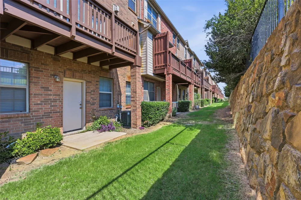 1431 Chase Lane Irving, TX 75063