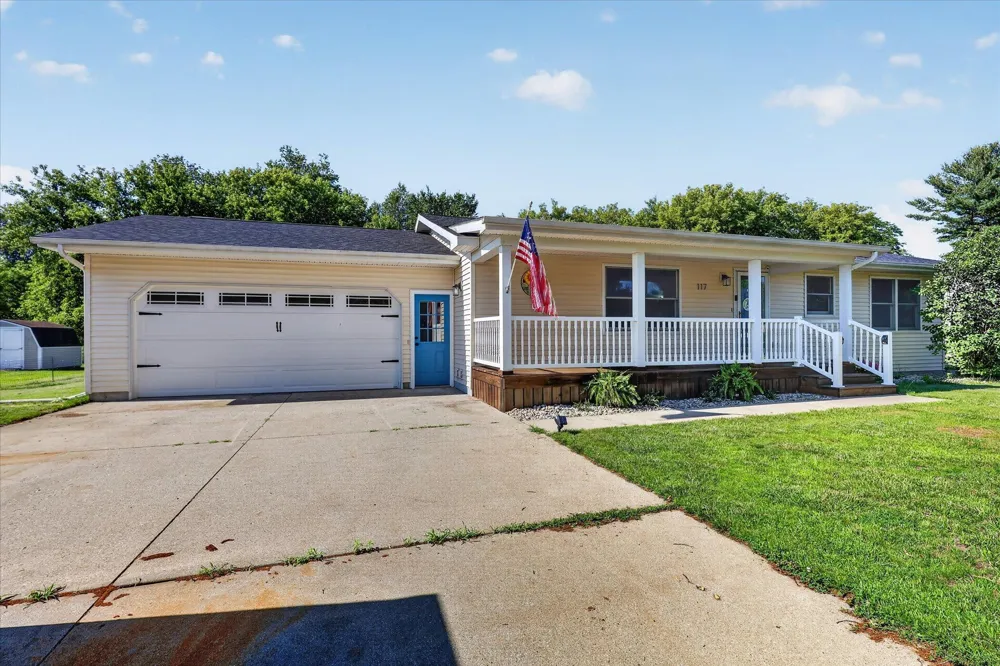 117 Charlotte Street Edmore, MI 48829