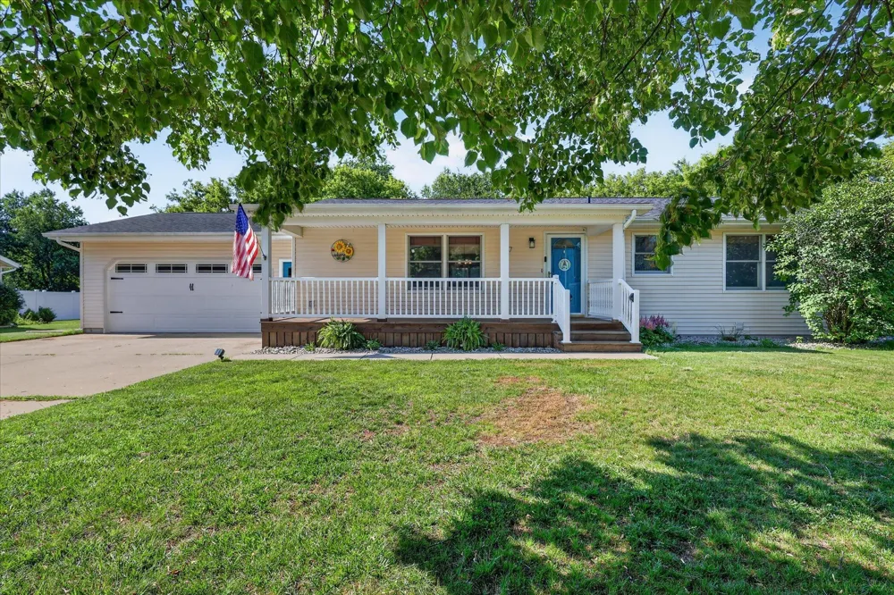 117 Charlotte Street Edmore, MI 48829