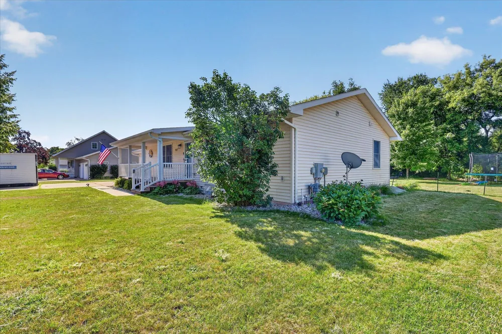 117 Charlotte Street Edmore, MI 48829