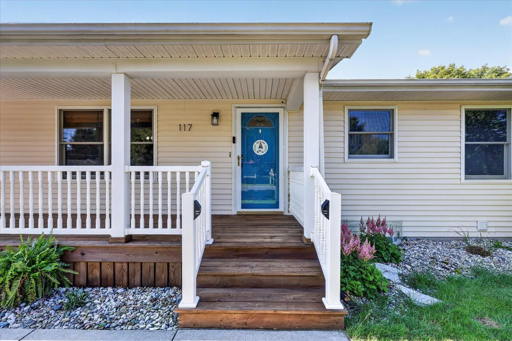 117 Charlotte Street Edmore, MI 48829