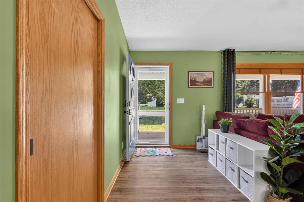 117 Charlotte Street Edmore, MI 48829