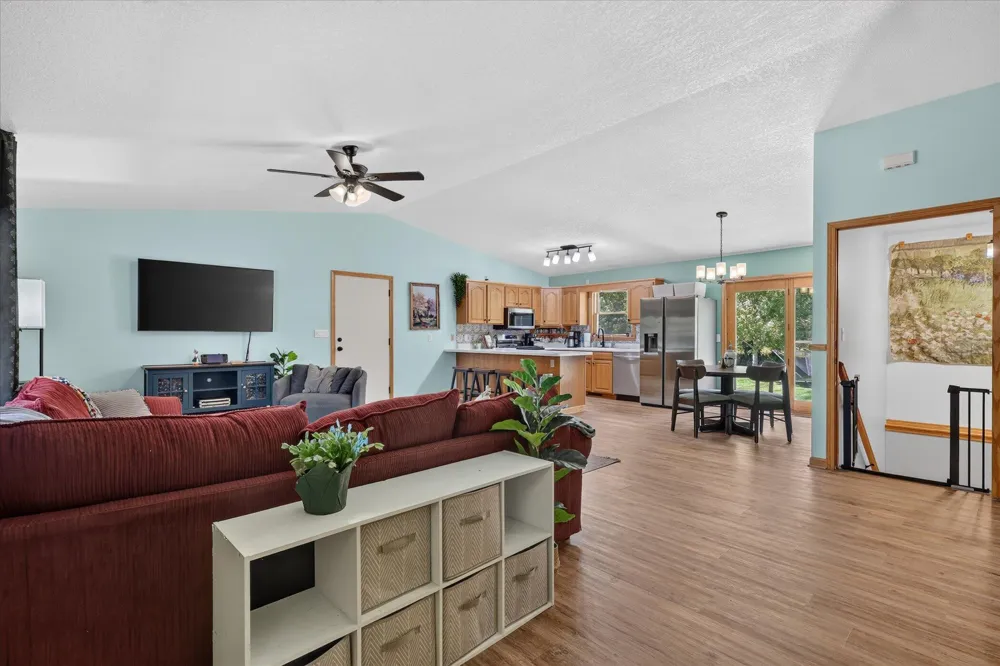 117 Charlotte Street Edmore, MI 48829