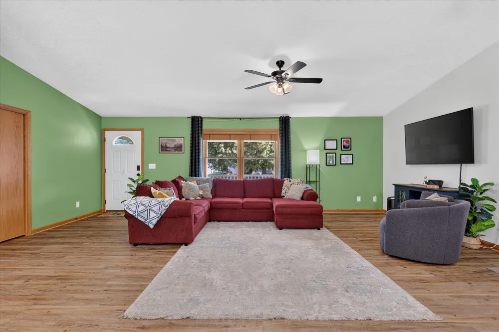 117 Charlotte Street Edmore, MI 48829