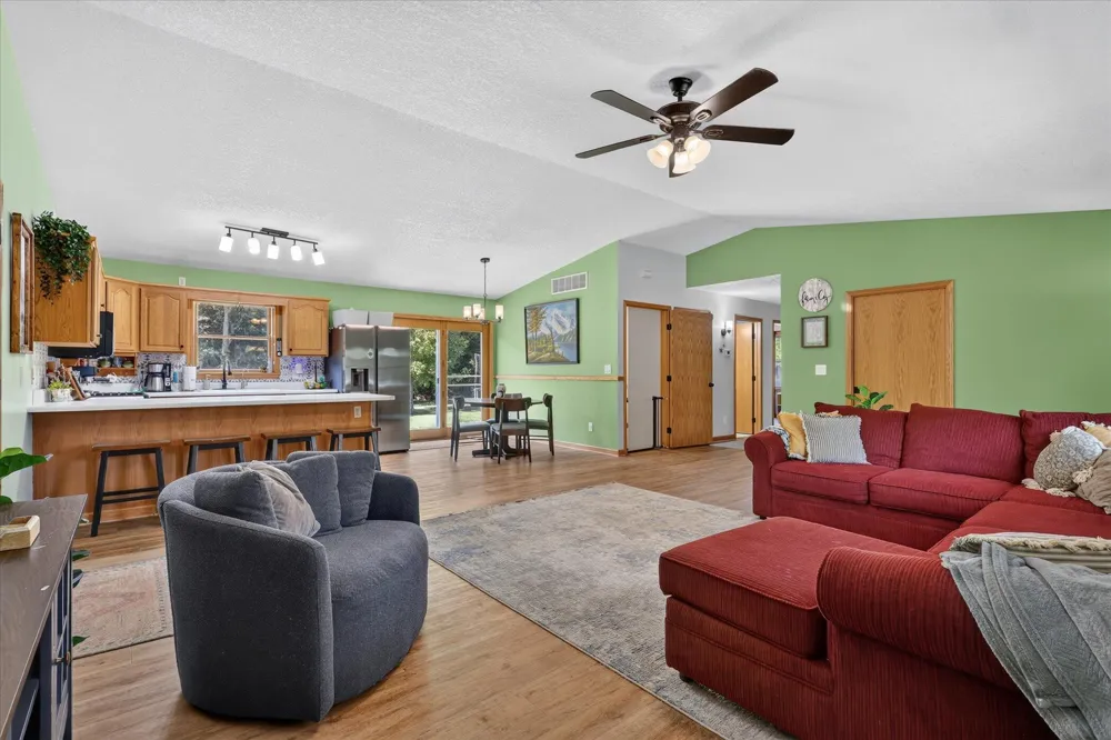 117 Charlotte Street Edmore, MI 48829