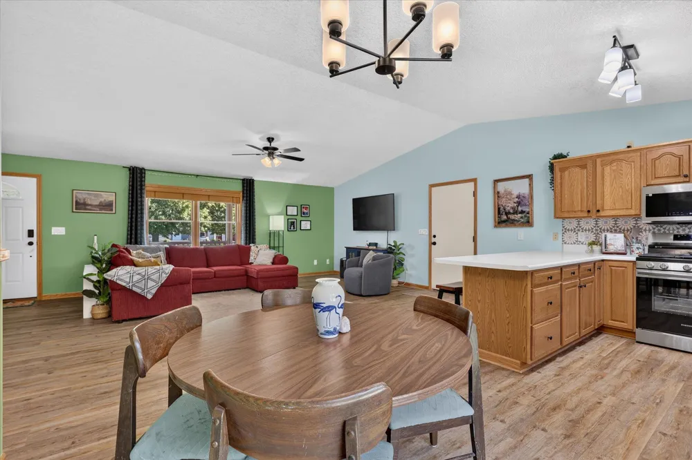 117 Charlotte Street Edmore, MI 48829