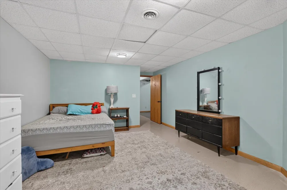 117 Charlotte Street Edmore, MI 48829