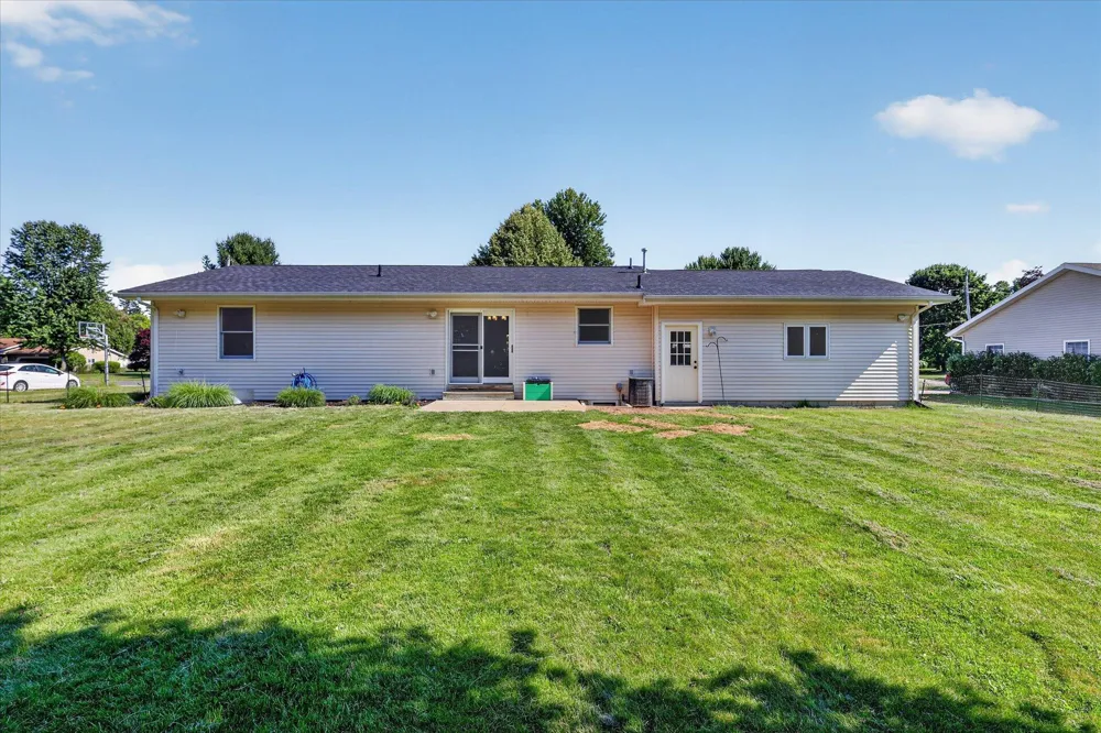 117 Charlotte Street Edmore, MI 48829