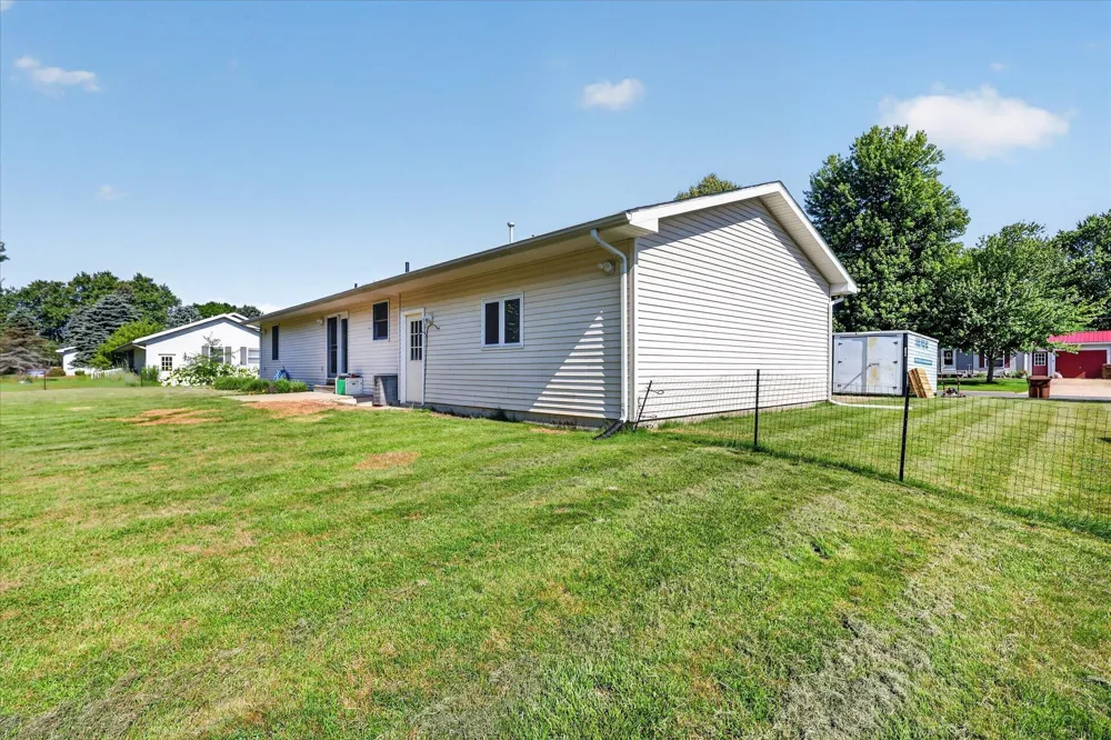 117 Charlotte Street Edmore, MI 48829