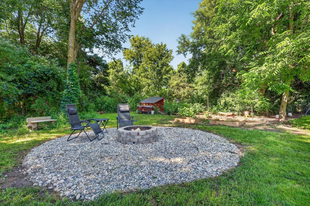 117 Charlotte Street Edmore, MI 48829