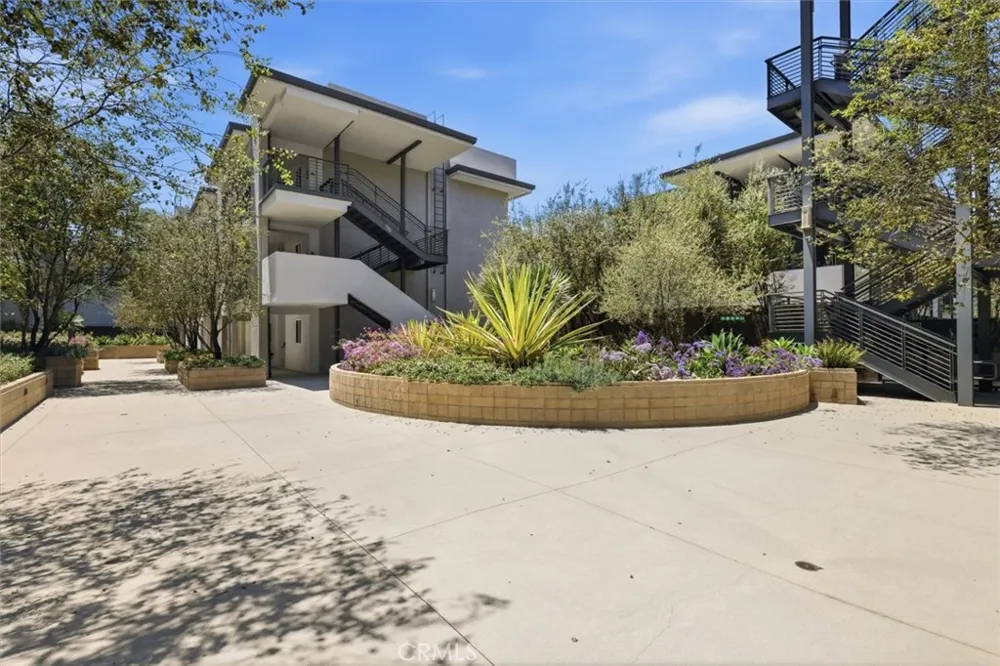 13045 Pacific Promenade #102 Playa Vista, CA 90094