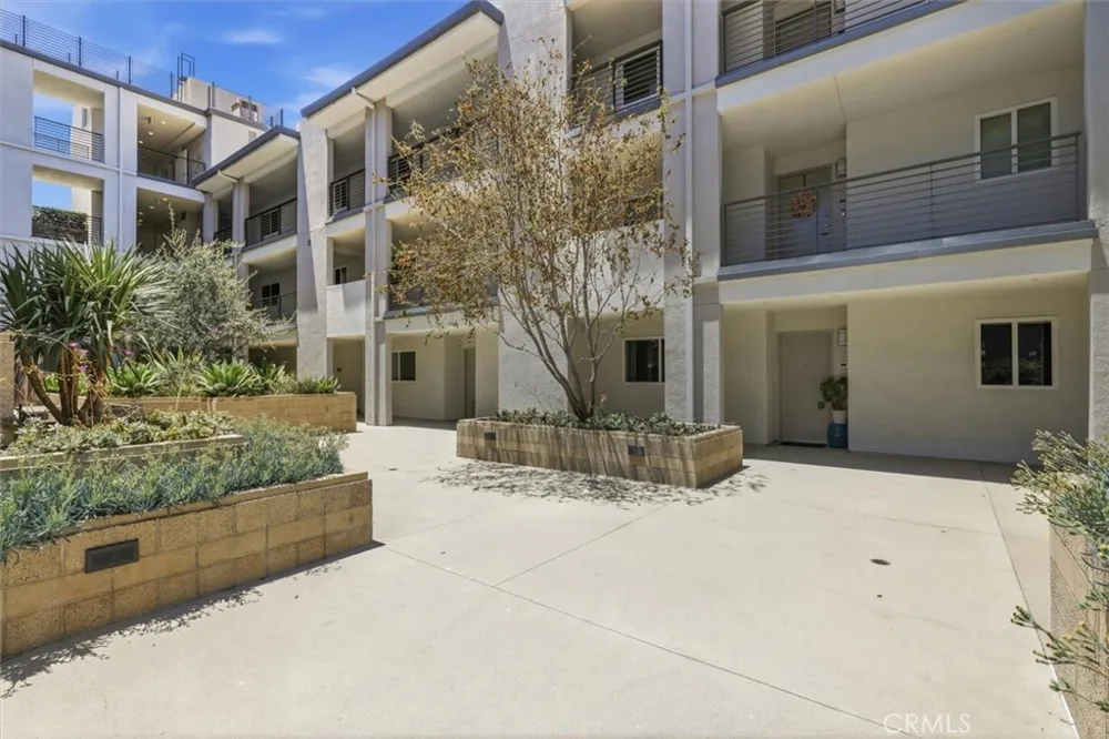 13045 Pacific Promenade #102 Playa Vista, CA 90094