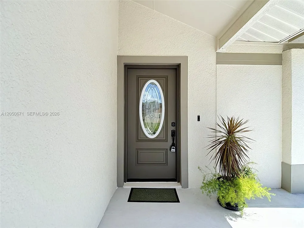 10813 Roundview Lane Tampa, FL 33624