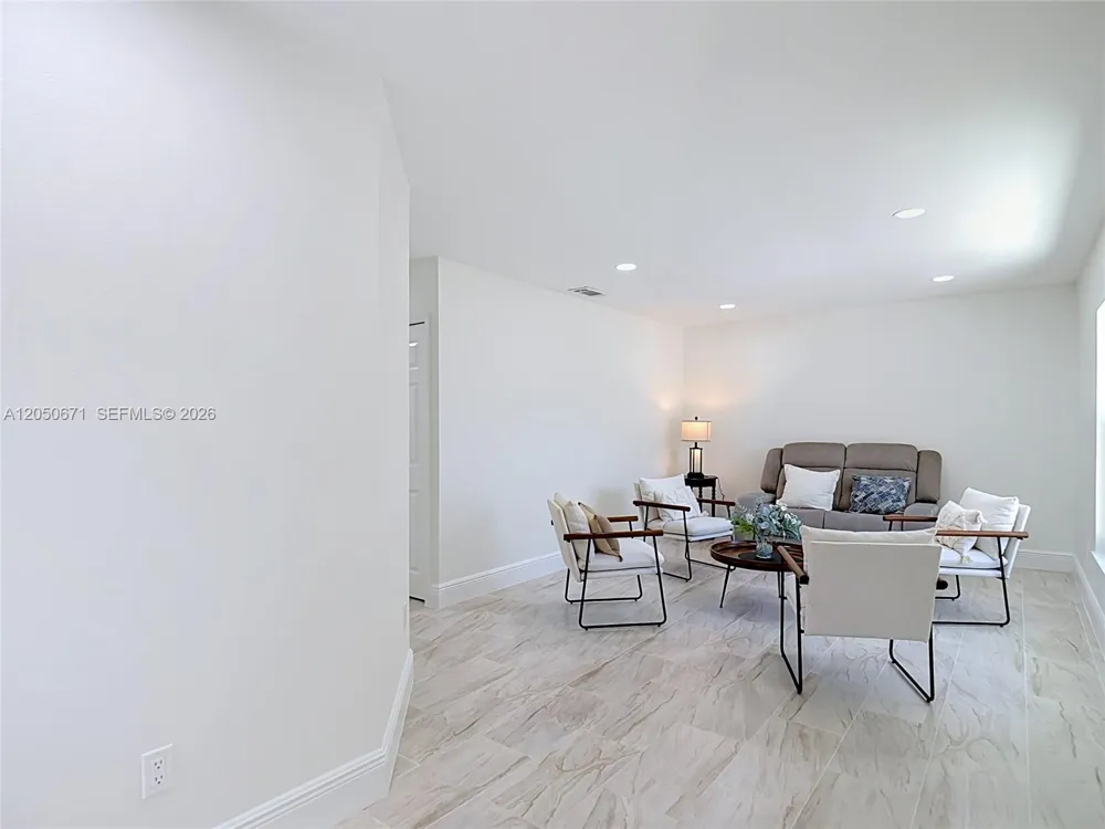 10813 Roundview Lane Tampa, FL 33624
