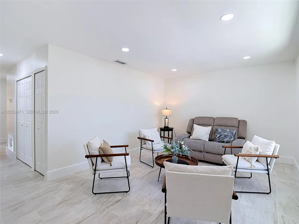 10813 Roundview Lane Tampa, FL 33624