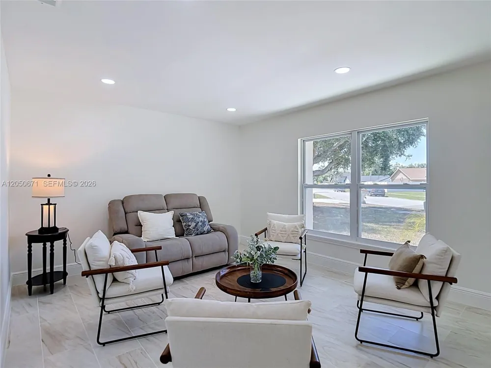 10813 Roundview Lane Tampa, FL 33624