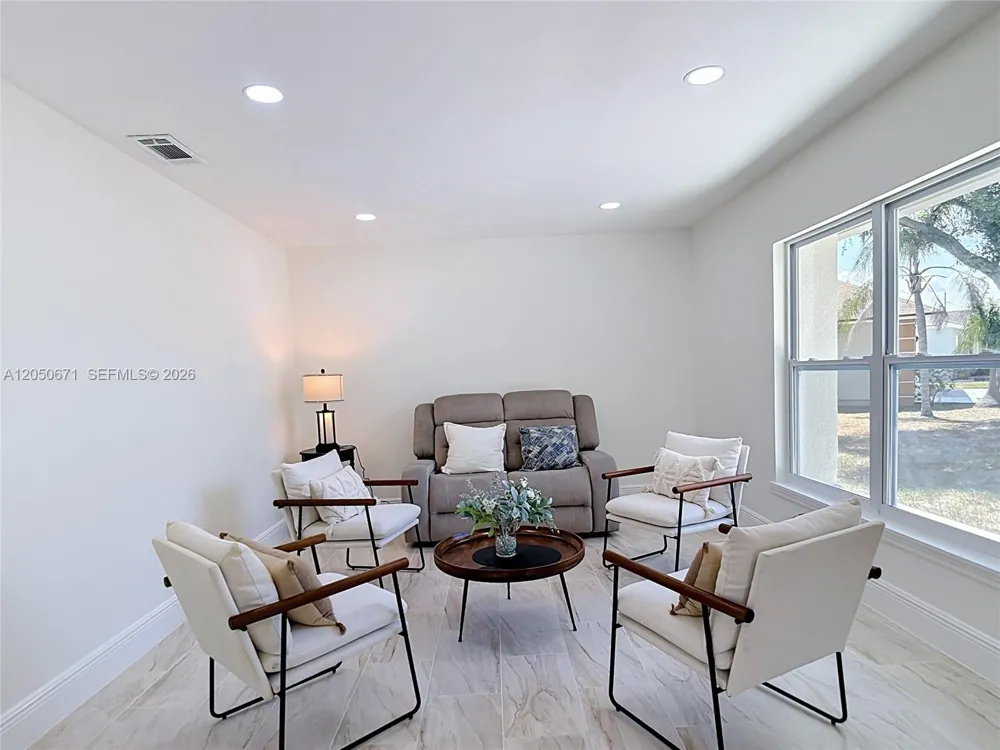 10813 Roundview Lane Tampa, FL 33624