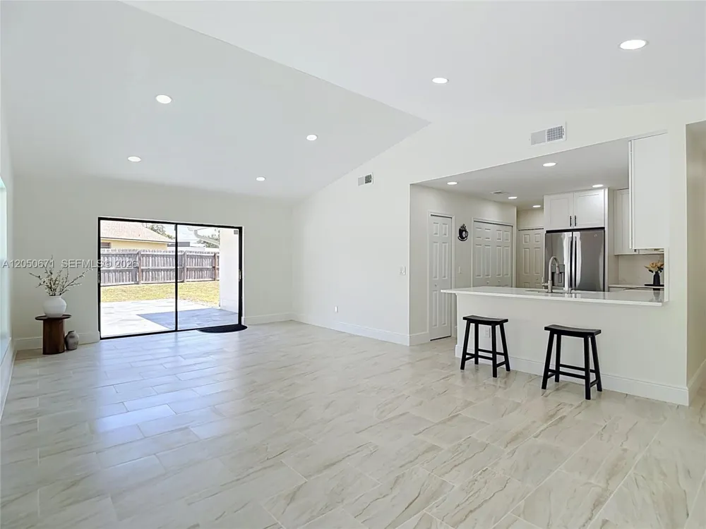 10813 Roundview Lane Tampa, FL 33624