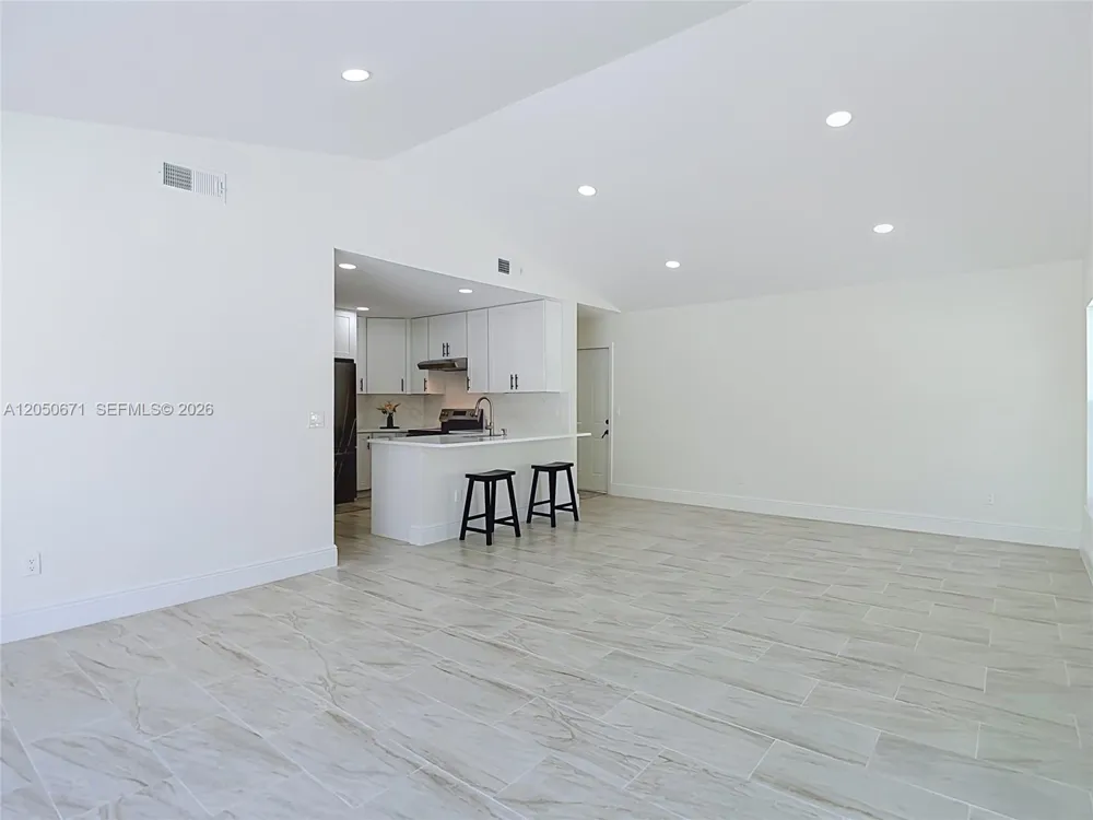 10813 Roundview Lane Tampa, FL 33624