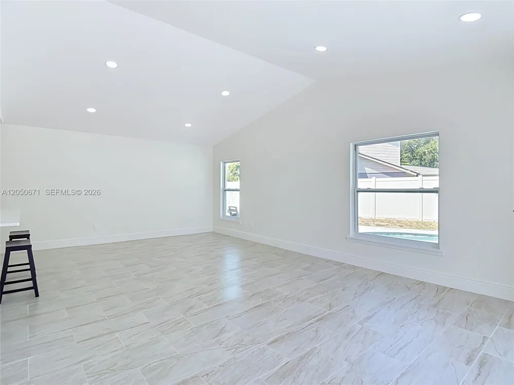 10813 Roundview Lane Tampa, FL 33624