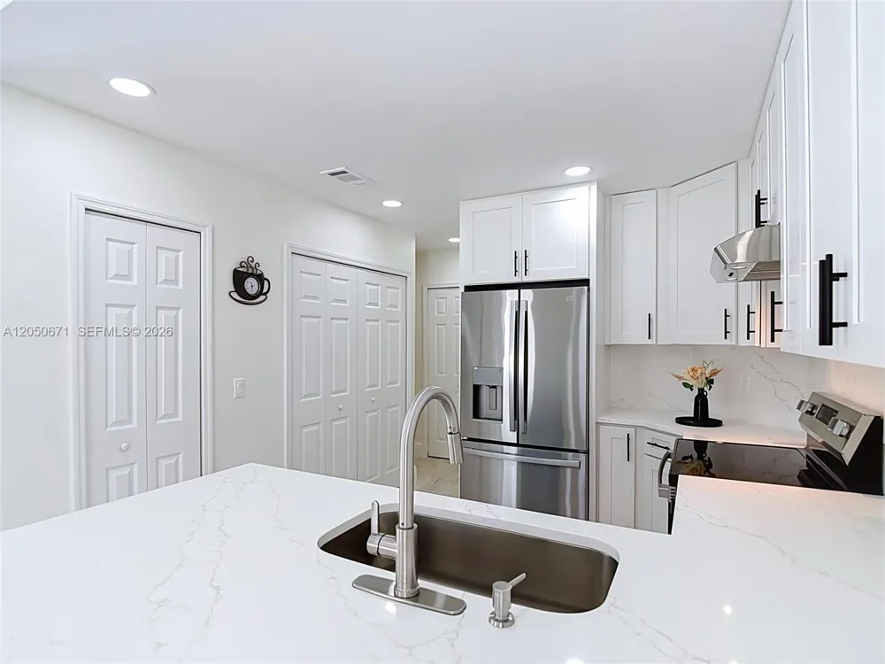 10813 Roundview Lane Tampa, FL 33624