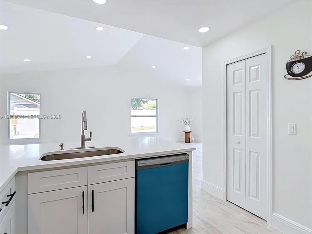 10813 Roundview Lane Tampa, FL 33624