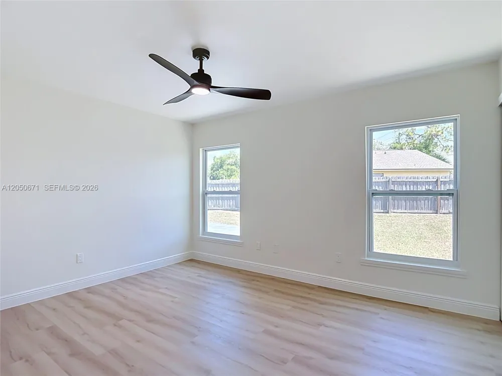 10813 Roundview Lane Tampa, FL 33624