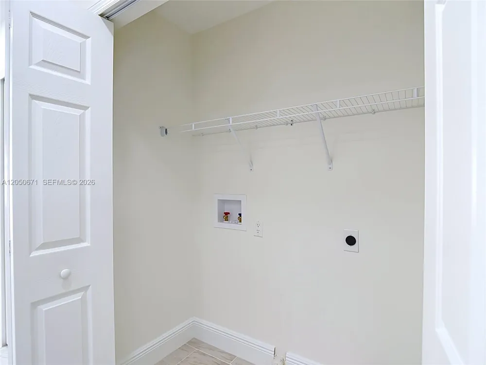 10813 Roundview Lane Tampa, FL 33624