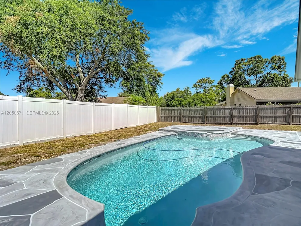 10813 Roundview Lane Tampa, FL 33624