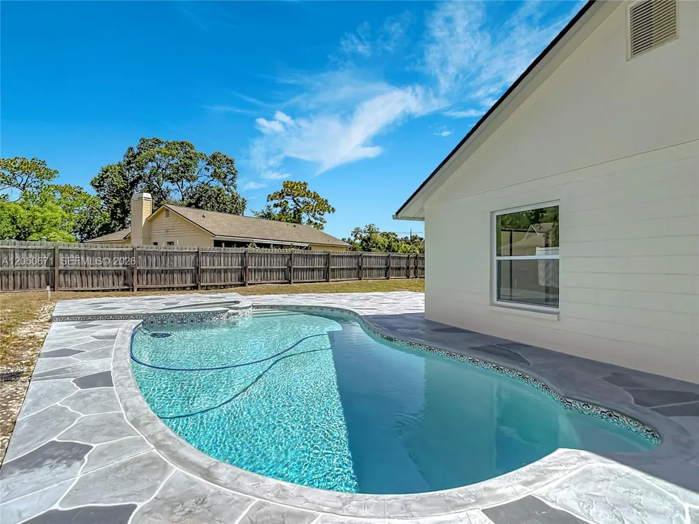 10813 Roundview Lane Tampa, FL 33624