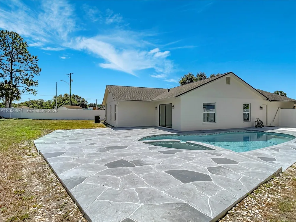 10813 Roundview Lane Tampa, FL 33624