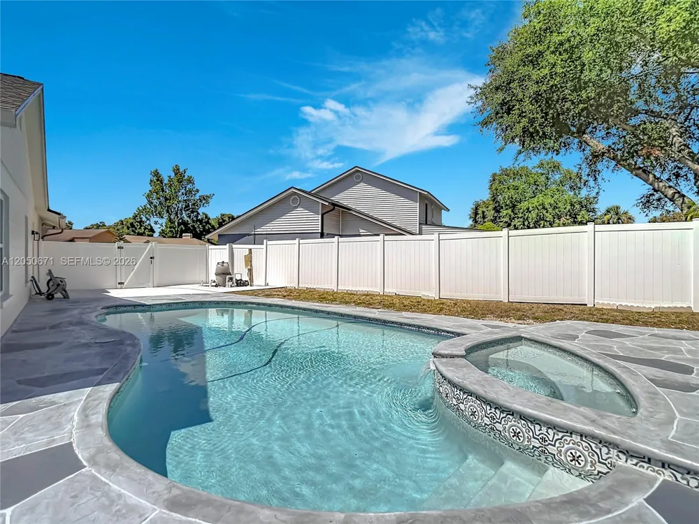 10813 Roundview Lane Tampa, FL 33624
