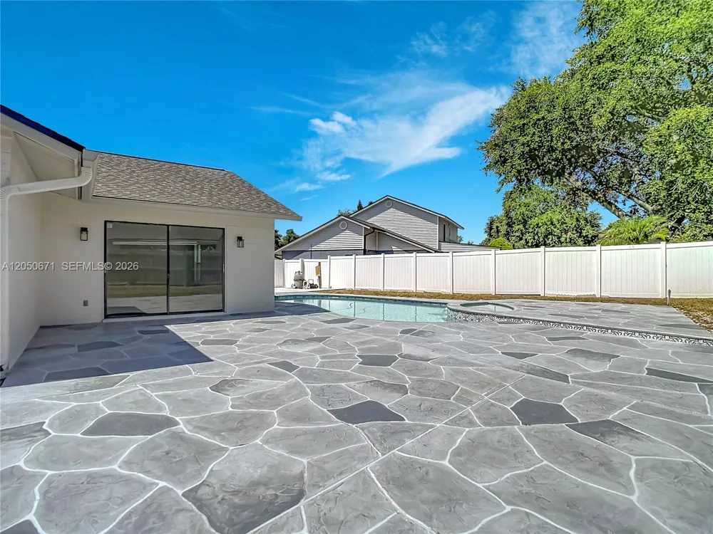 10813 Roundview Lane Tampa, FL 33624