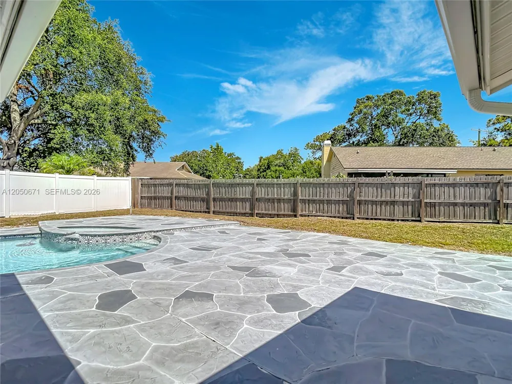 10813 Roundview Lane Tampa, FL 33624
