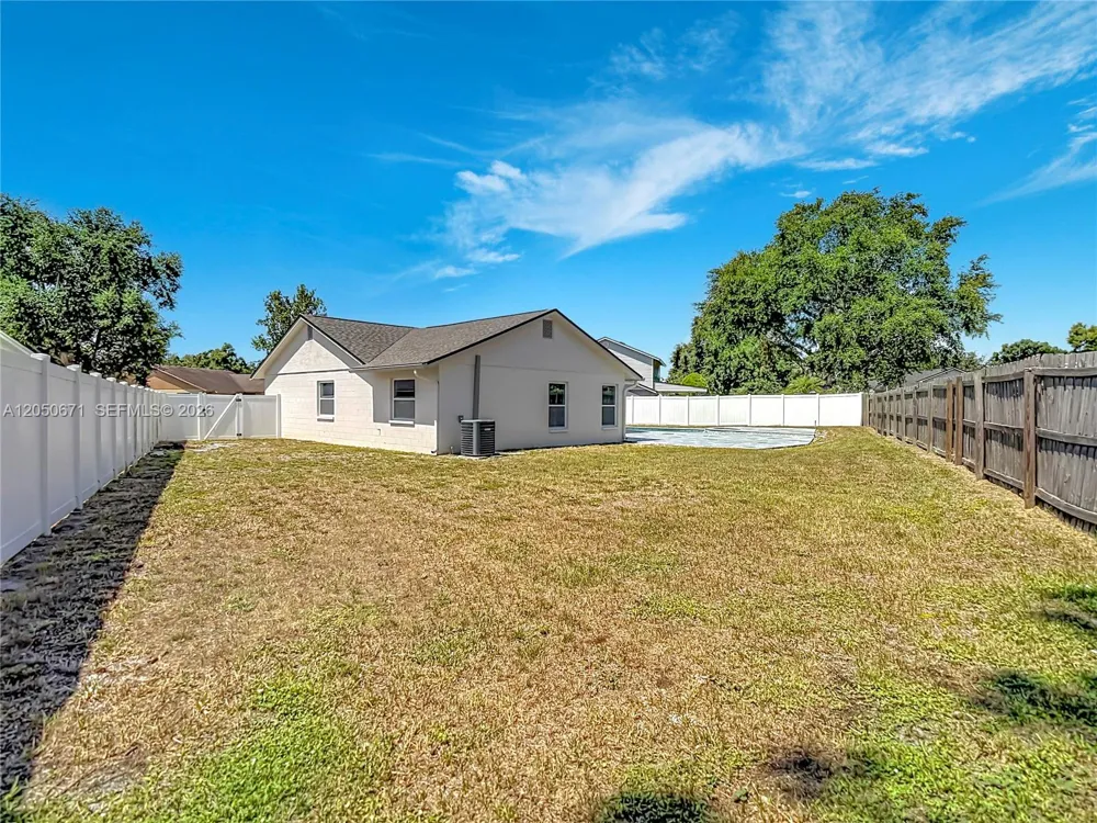 10813 Roundview Lane Tampa, FL 33624