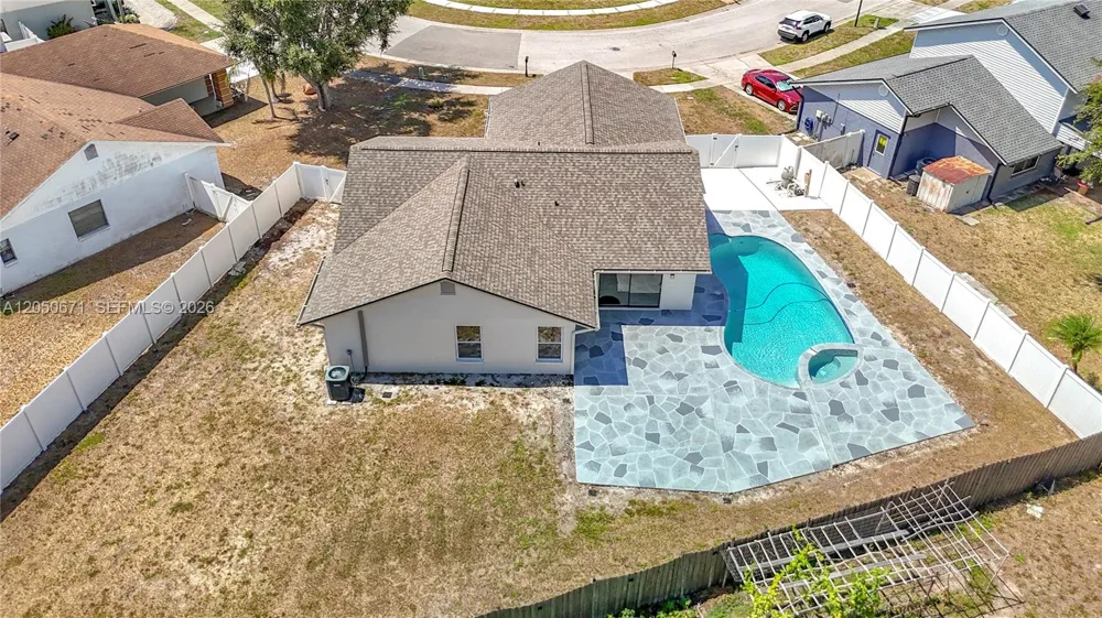 10813 Roundview Lane Tampa, FL 33624