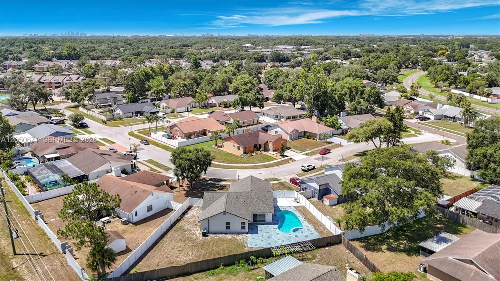10813 Roundview Lane Tampa, FL 33624