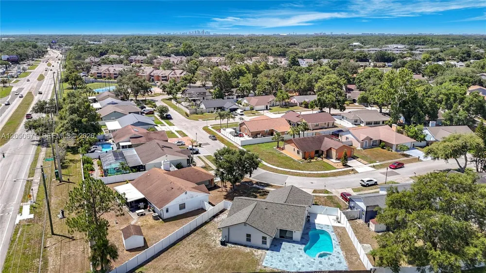 10813 Roundview Lane Tampa, FL 33624