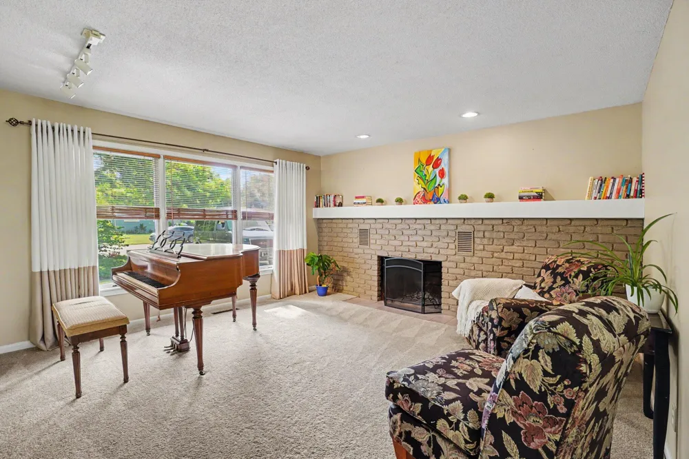 123 Bennett Avenue Hartford, MI 49057