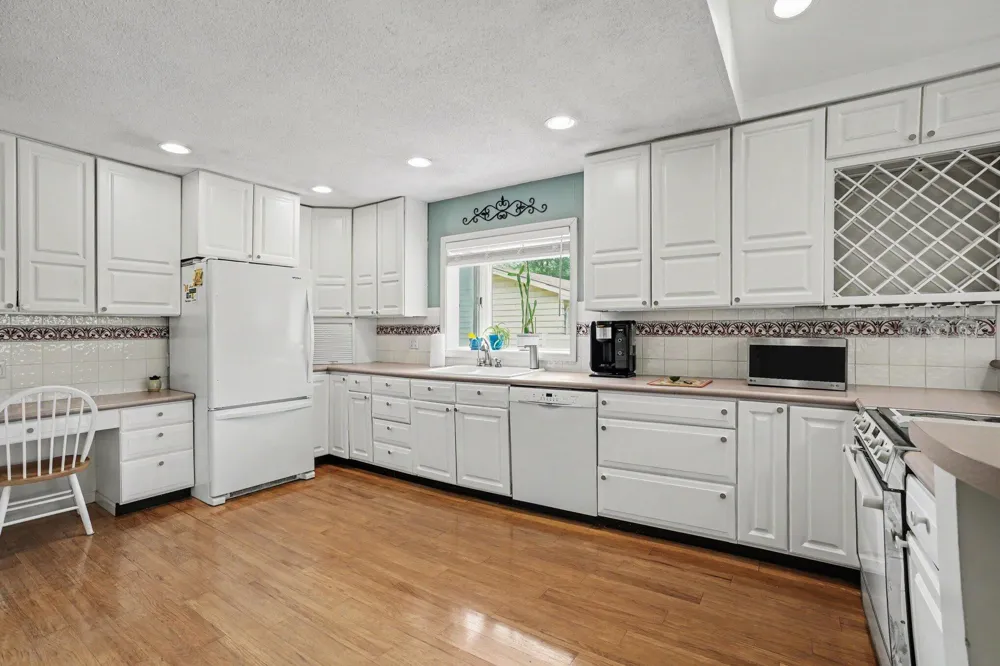 123 Bennett Avenue Hartford, MI 49057