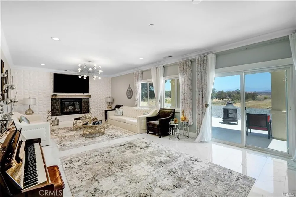 31291 Tommy Temecula, CA 92591