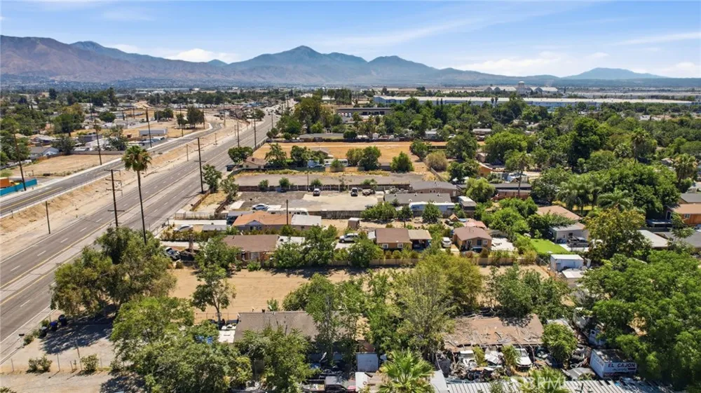 935 E 3rd San Bernardino, CA 92410