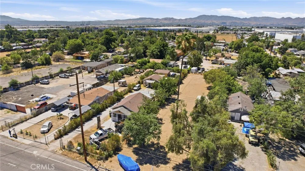 935 E 3rd San Bernardino, CA 92410
