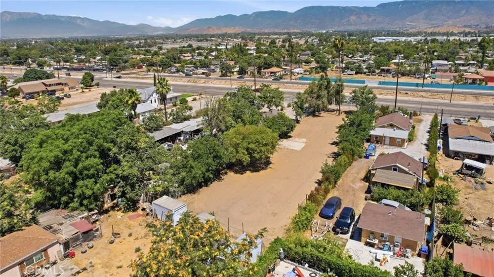 935 E 3rd San Bernardino, CA 92410