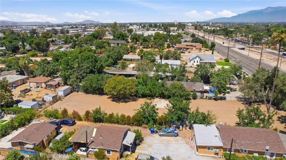 935 E 3rd San Bernardino, CA 92410
