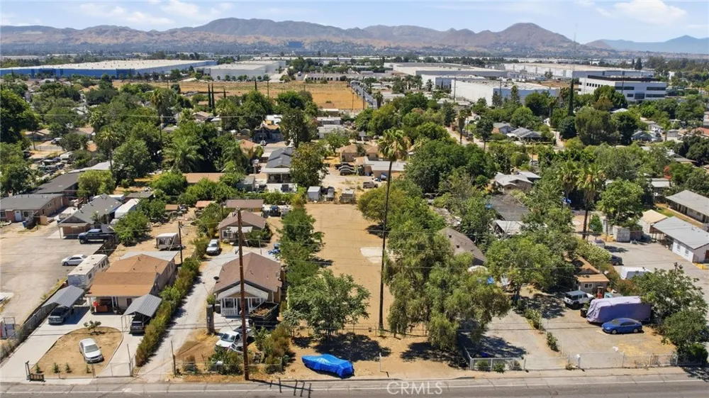 935 E 3rd San Bernardino, CA 92410